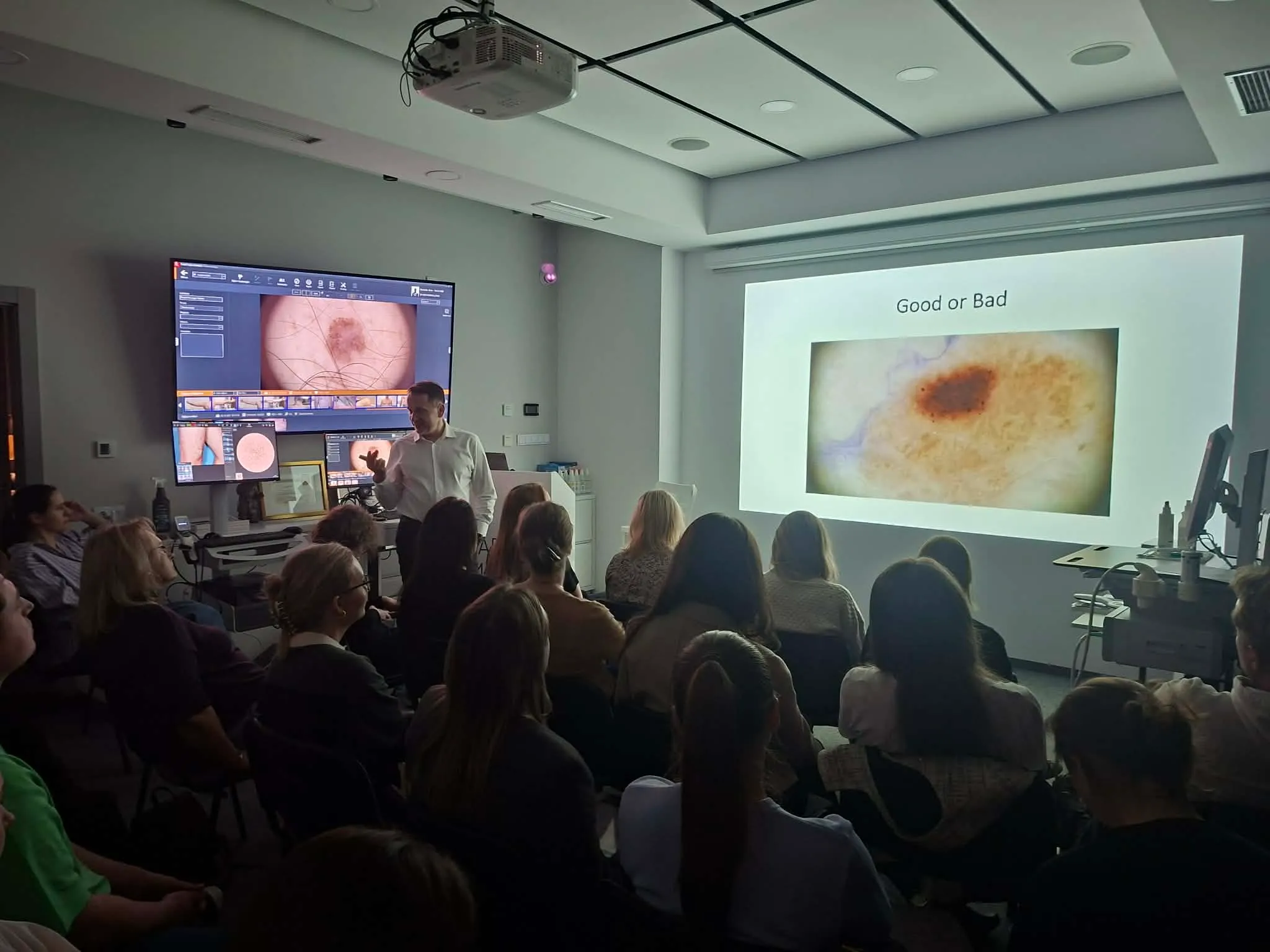 Akademia Dermatoskopii nie zwalnia tempa!Piątek i sobota były pełne nauki, a to wszystko za sprawą kursu dermatoskopowego na poziomie podstawowym!